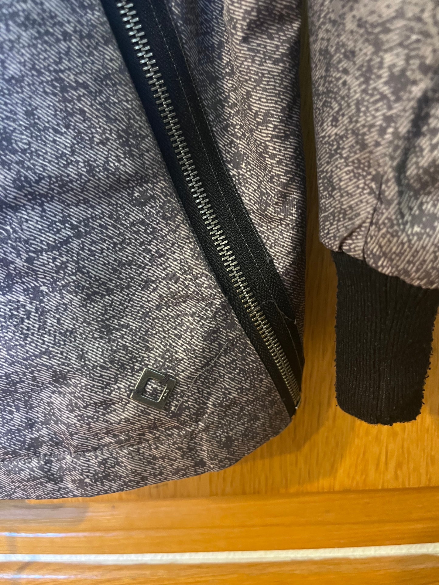 chaqueta gris