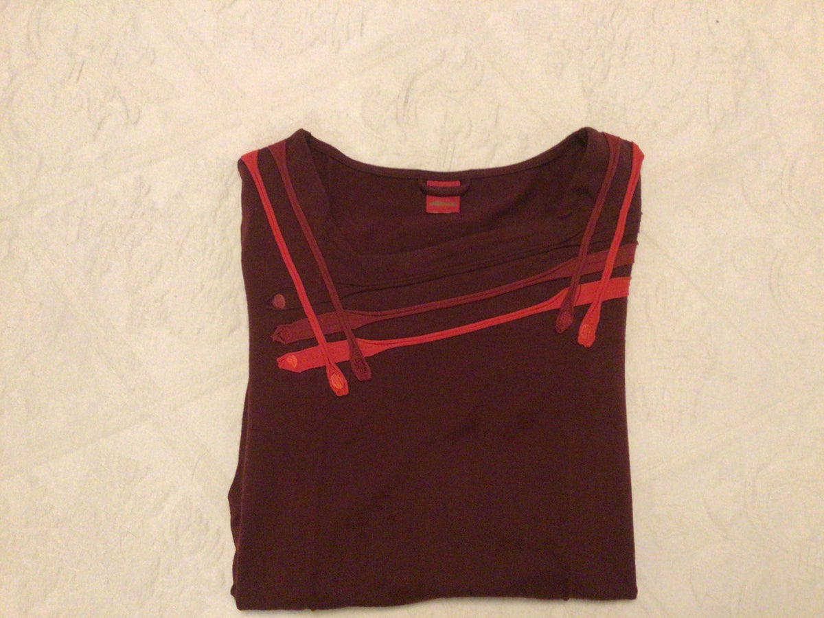 T-shirt à manches longues et col asymétrique