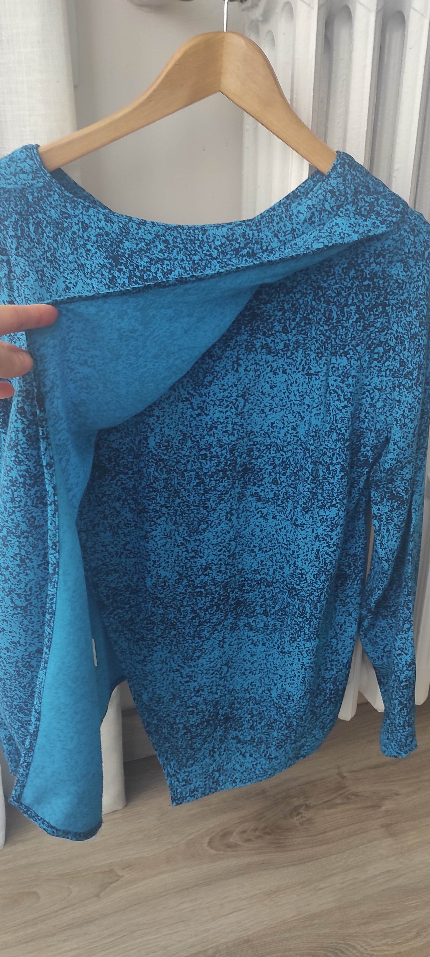 Camisa con abertura en la espalda