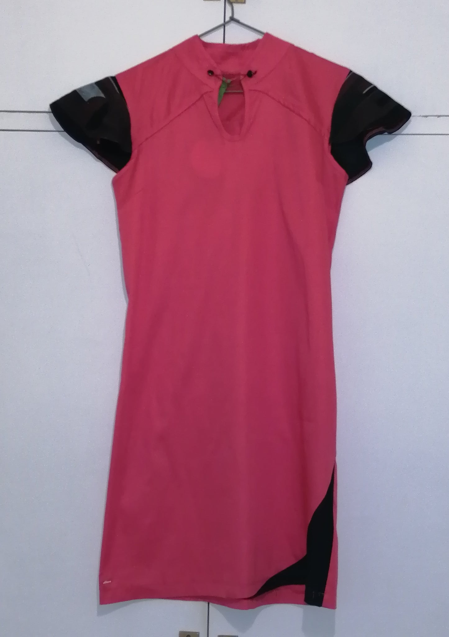 Vestido rojo con cuello Mao