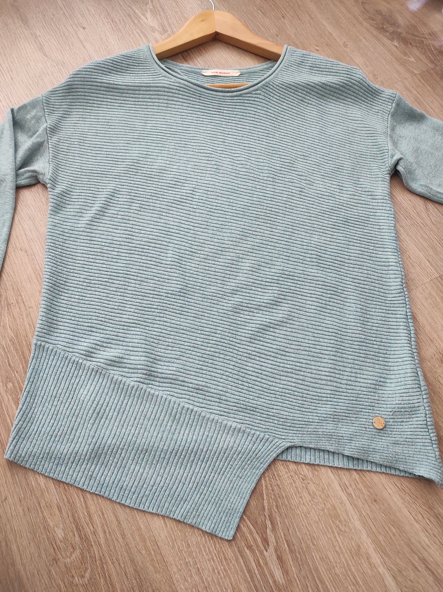 Jersey con cintura asimétrica