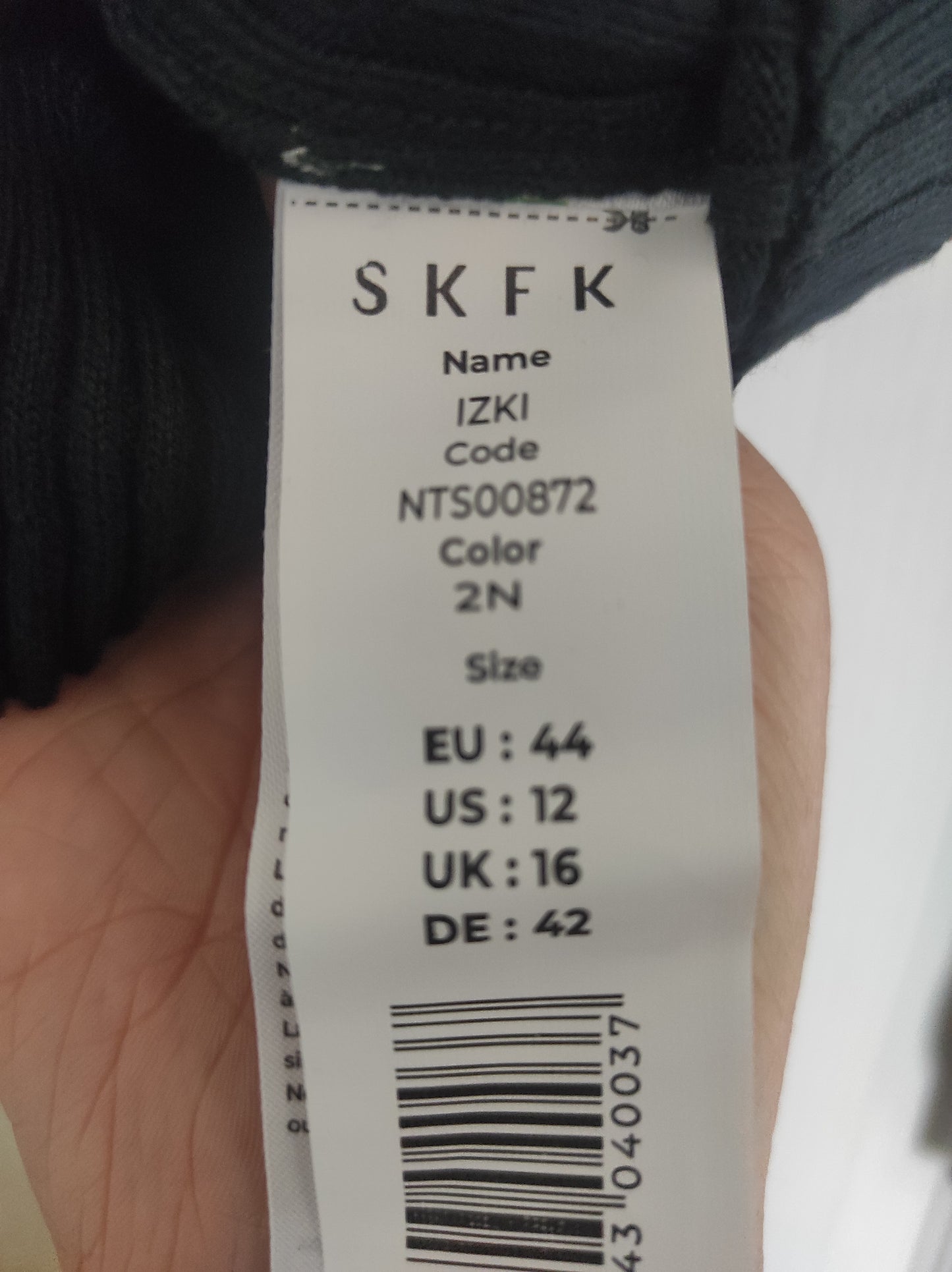 Black top IZKI model size 44