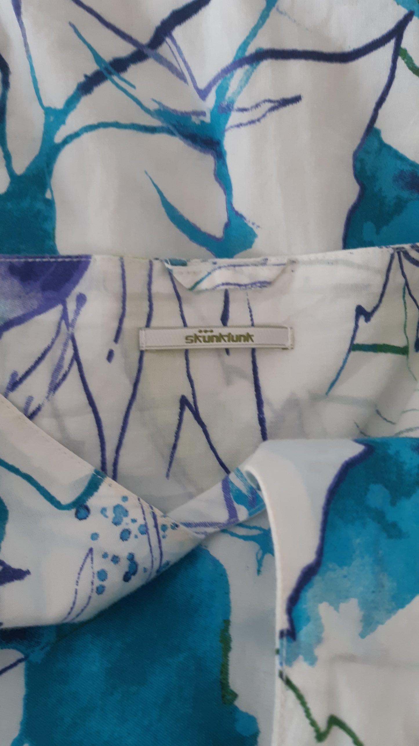 Vestido con motivos vegetales