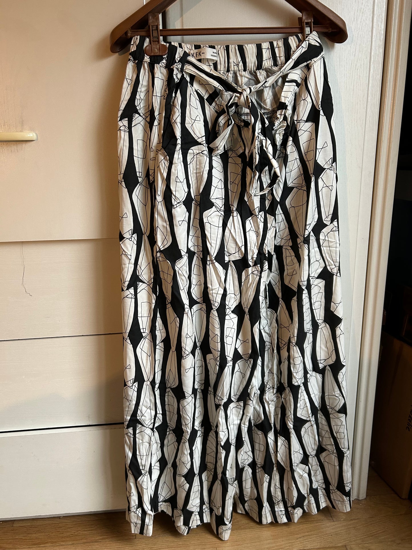 Dona Pants with Beautiful Patterns