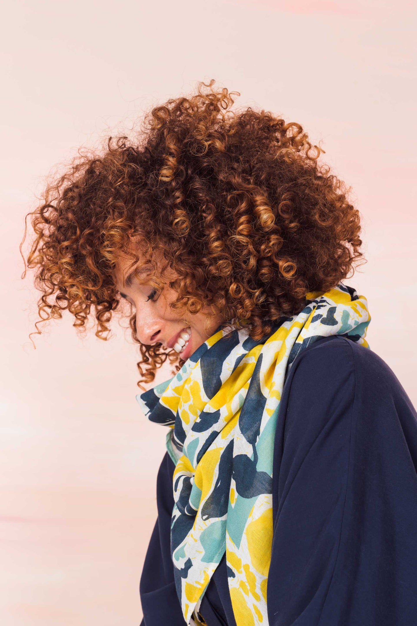 TRIOLA WOMEN SCARF
