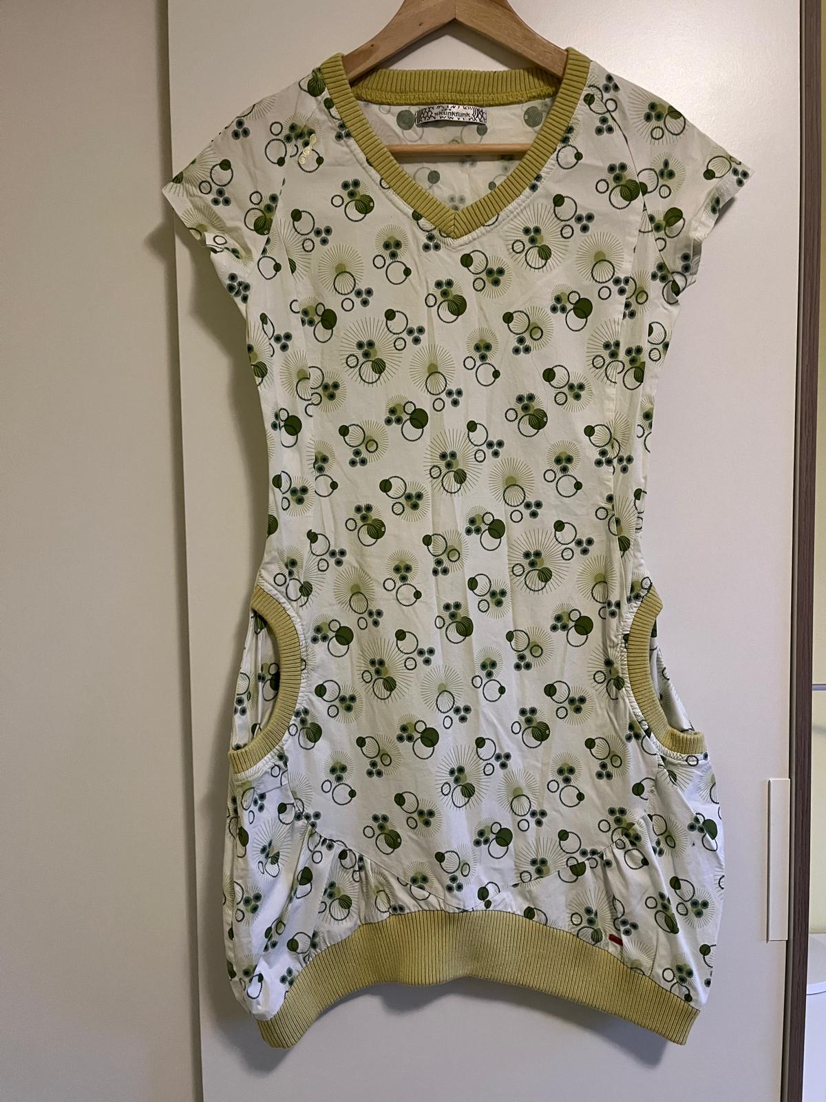 Vestido de verano blanco y verde