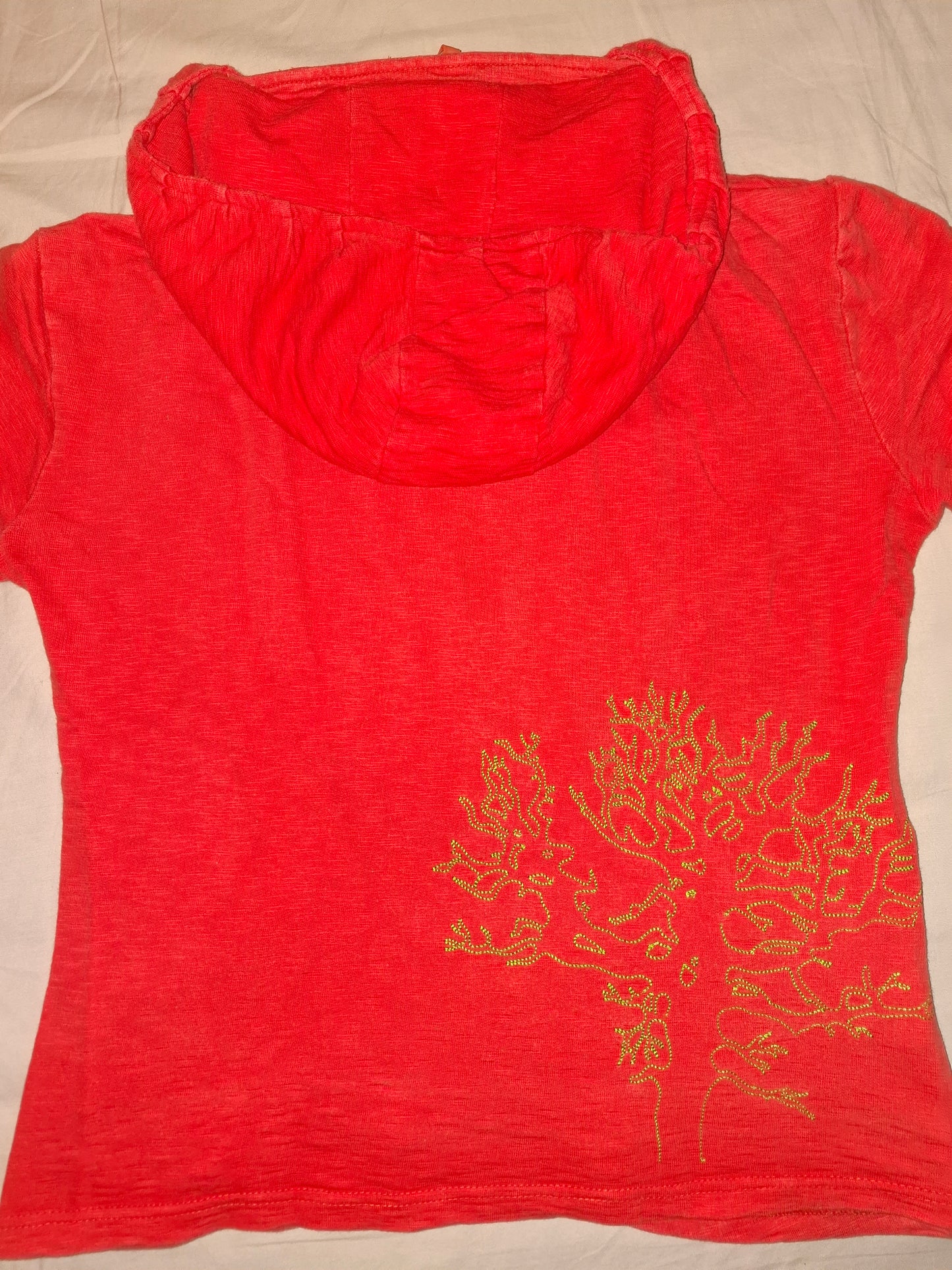 Árbol de la chaqueta roja