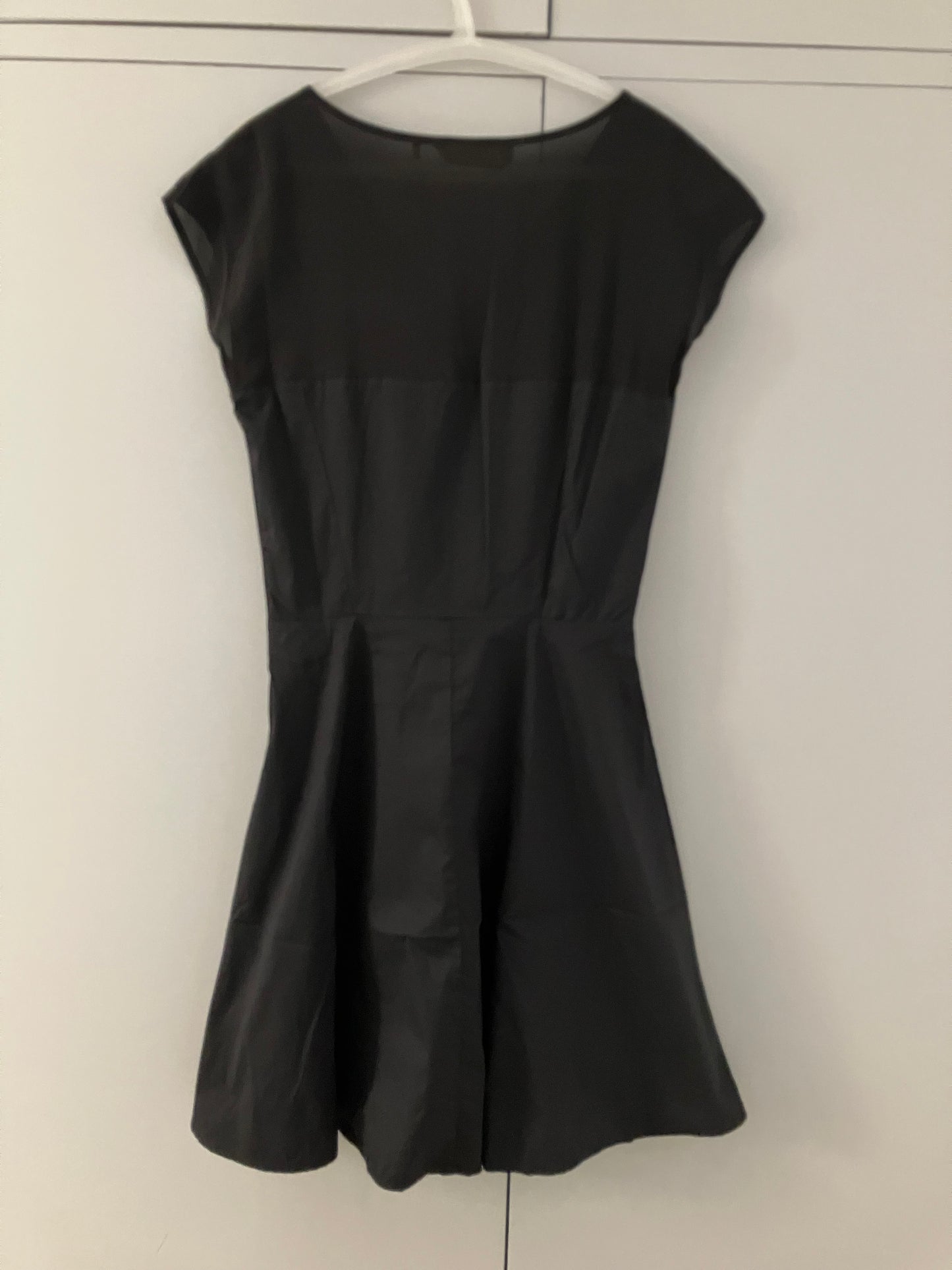 Vestido corto negro de verano