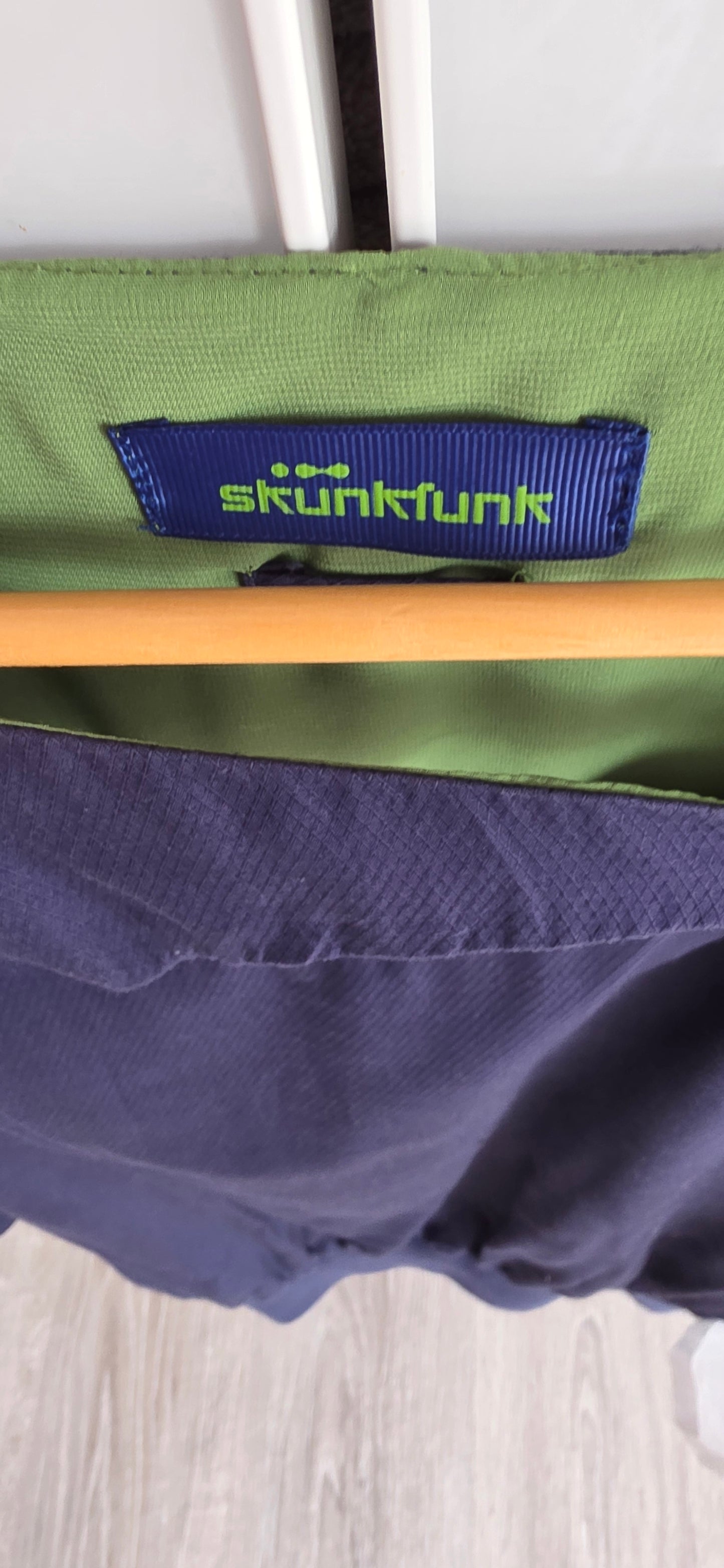 vestido verde y azul