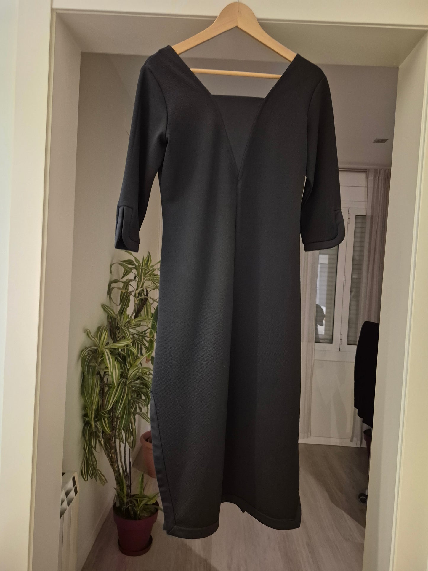 Vestido negro LAKHA