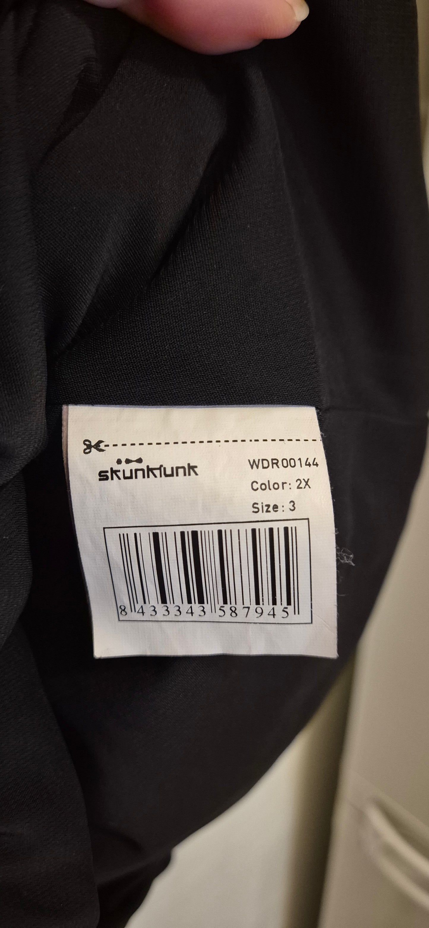 Vestido negro con falda globo