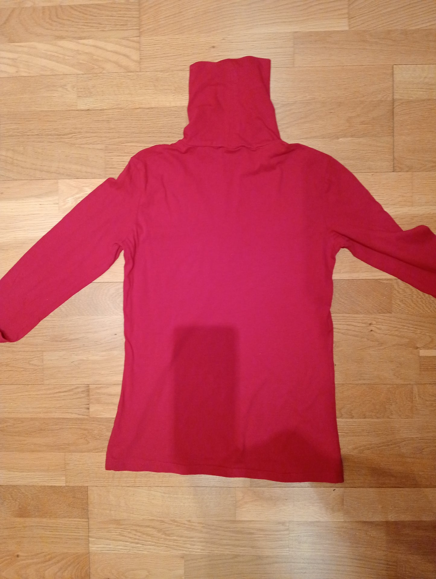 Camiseta cuello alto roja