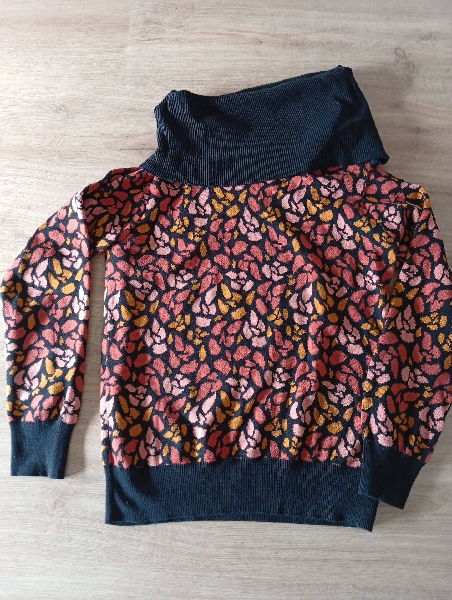 KALA WOMEN'S SWEATER