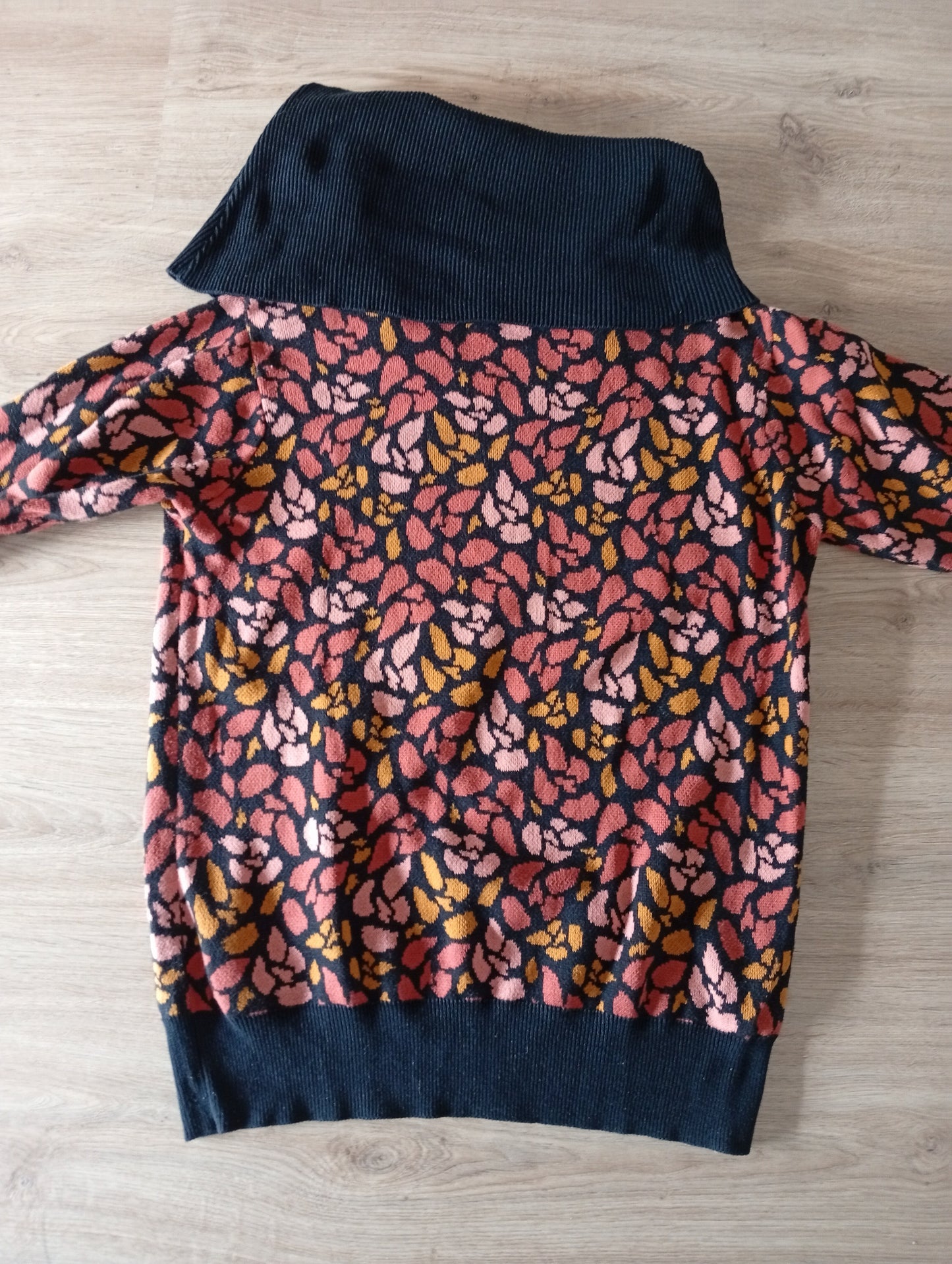 KALA WOMEN'S SWEATER