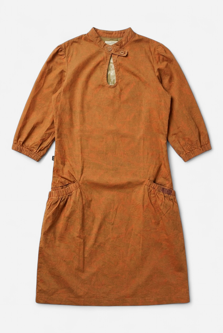 Vestido con estampado ondulado en naranja/rosa llamativo sobre verde amarronado