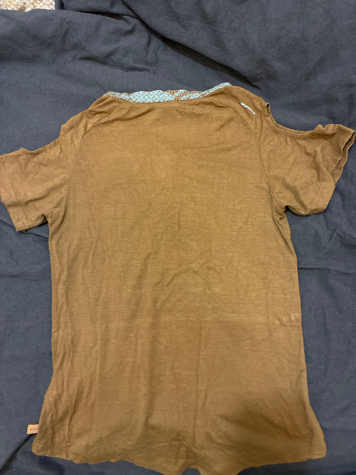 Off-shoulder T-shirt