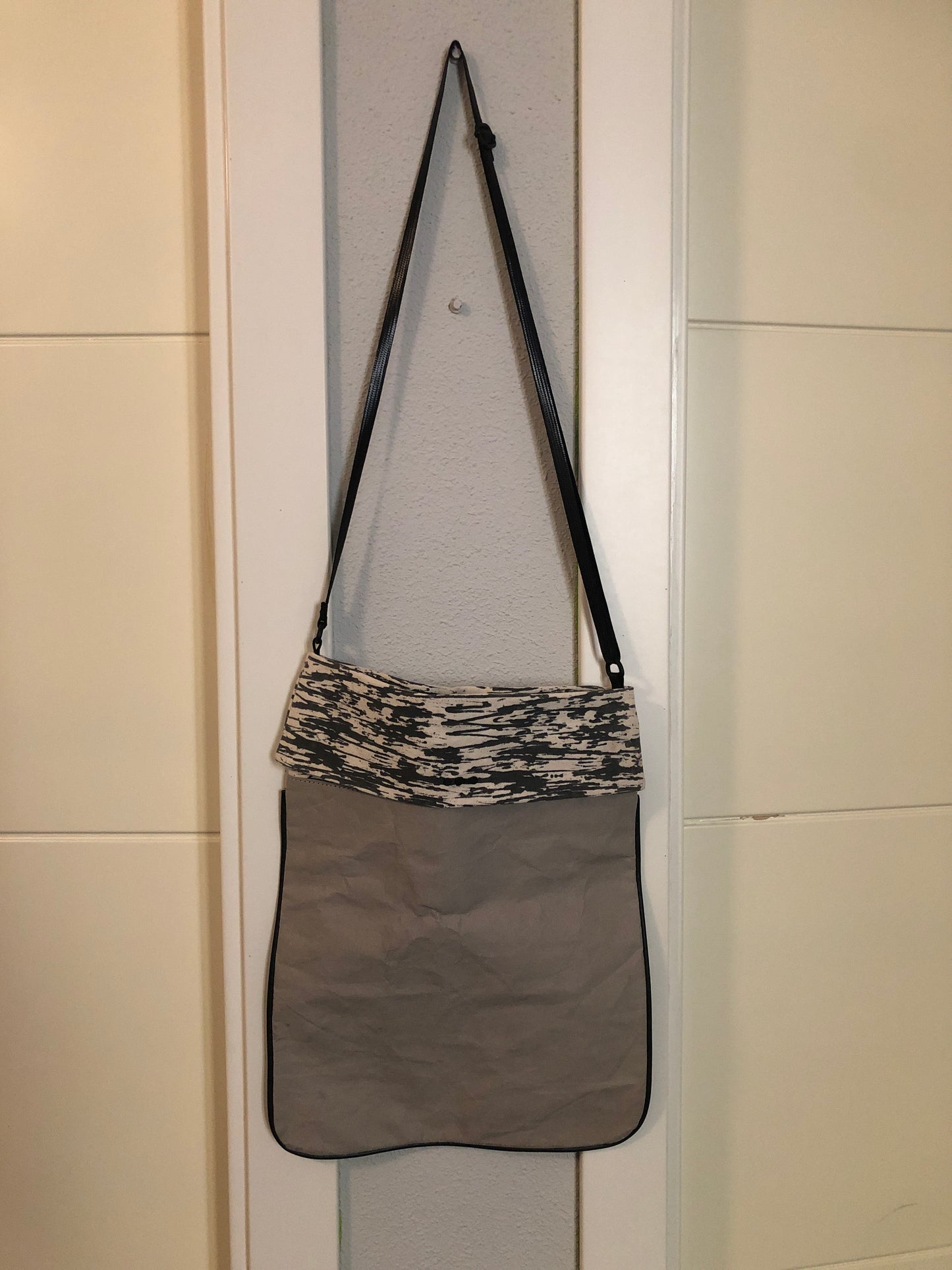 Sac bandoulière effet papier