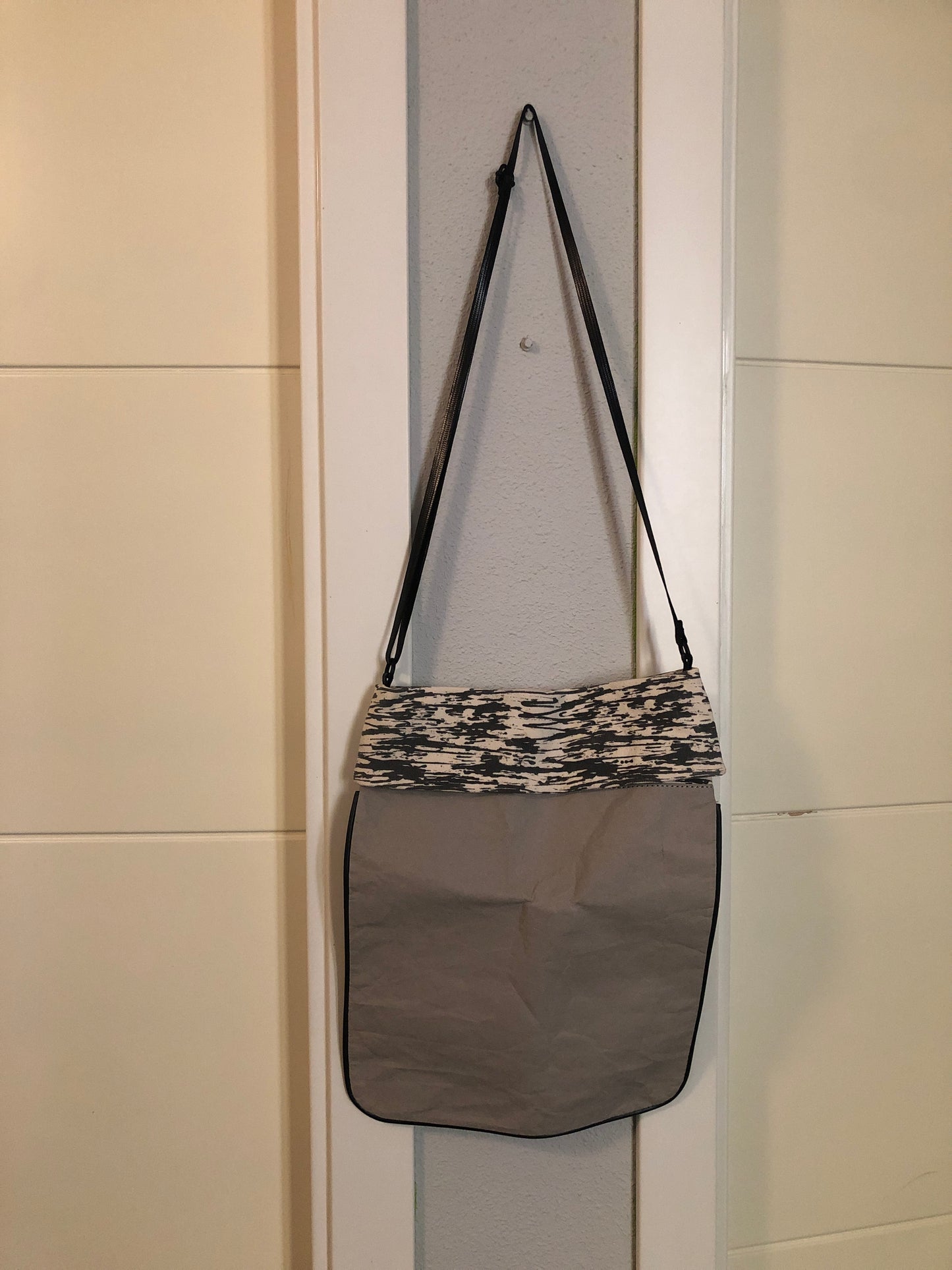 Sac bandoulière effet papier