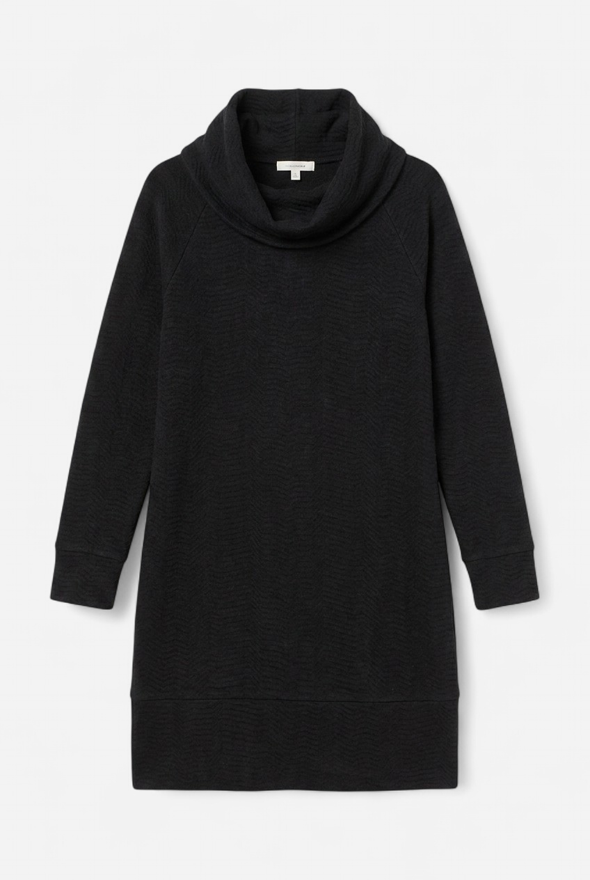 Robe noire à grand col