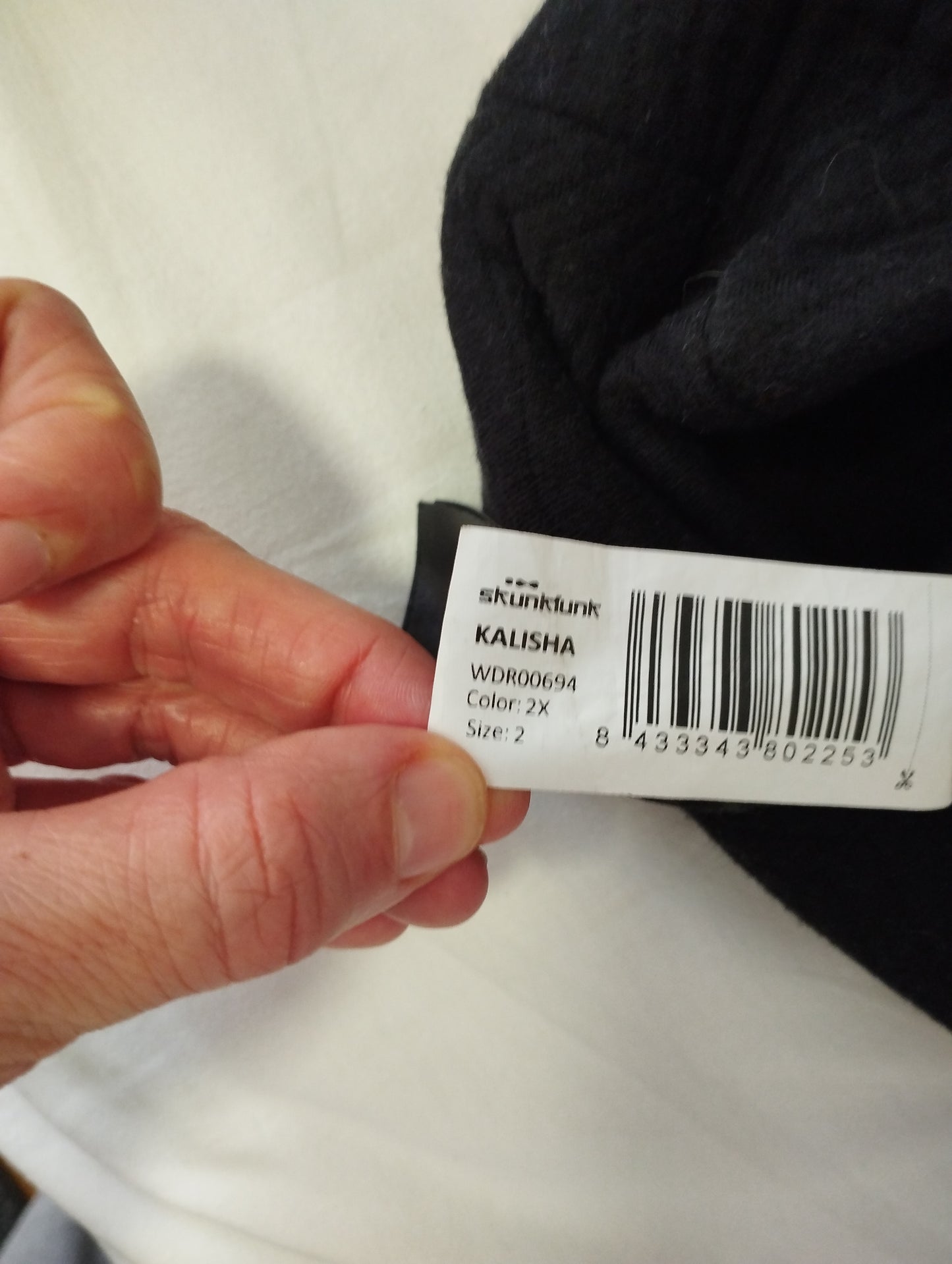 Robe noire à grand col
