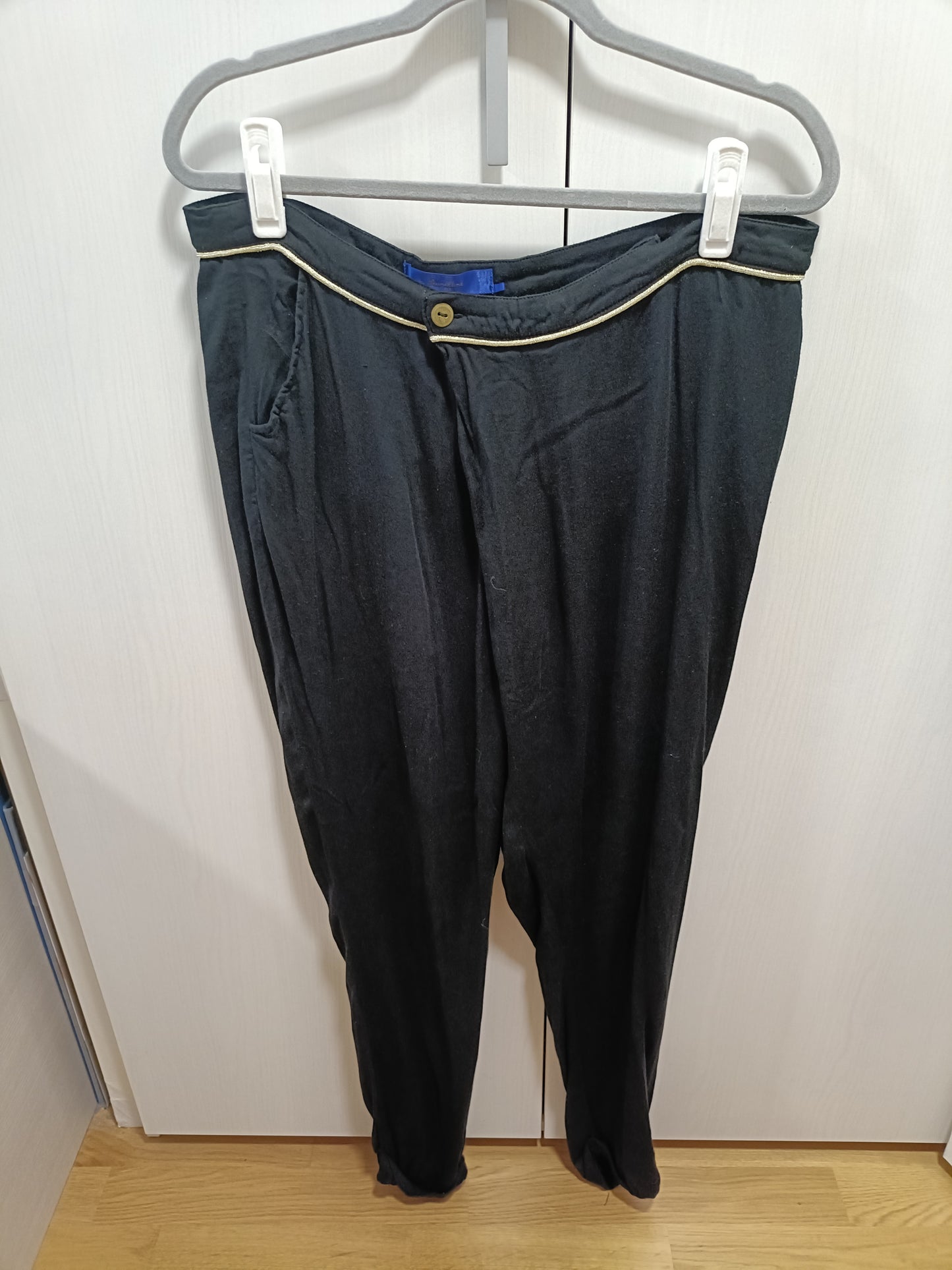 Black trousers