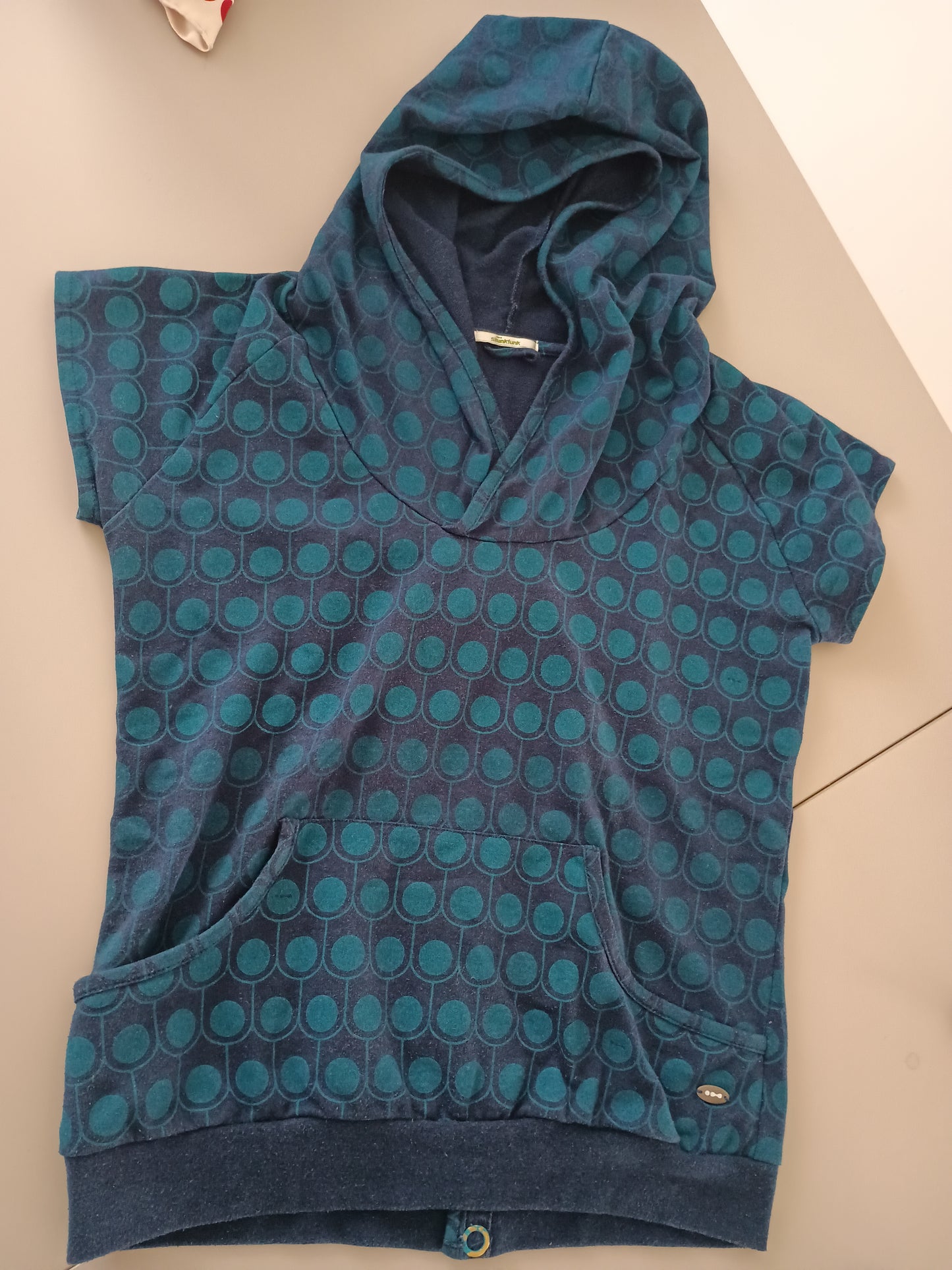 T-shirt à capuche Parezi
