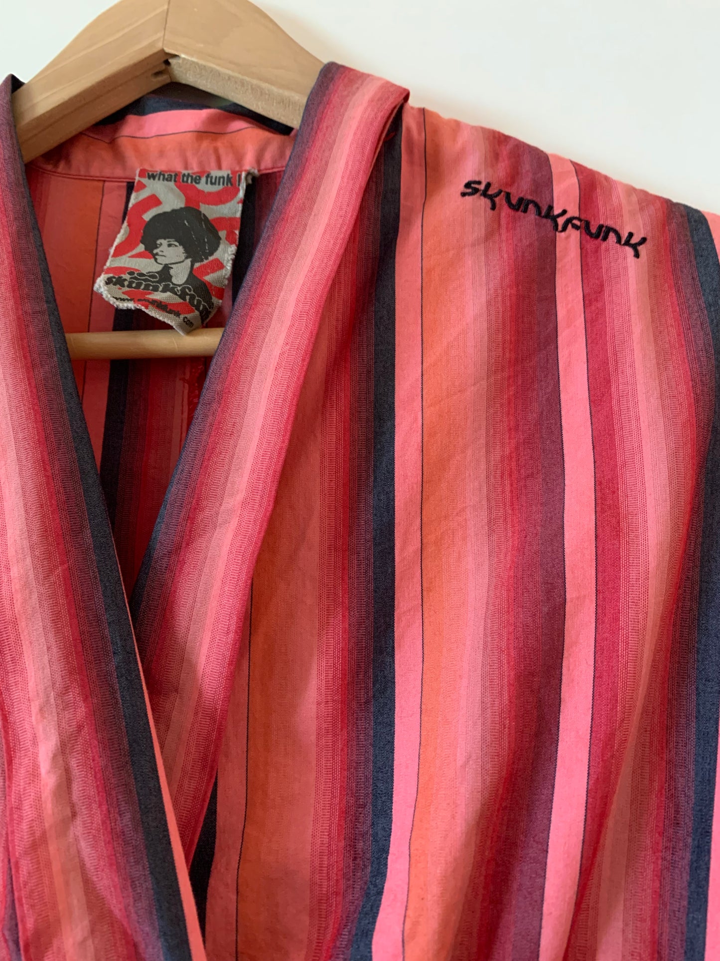 Robe été col drapé, fermeture croisée : Velcro 3 pressions et ceinturée sur côté + 3