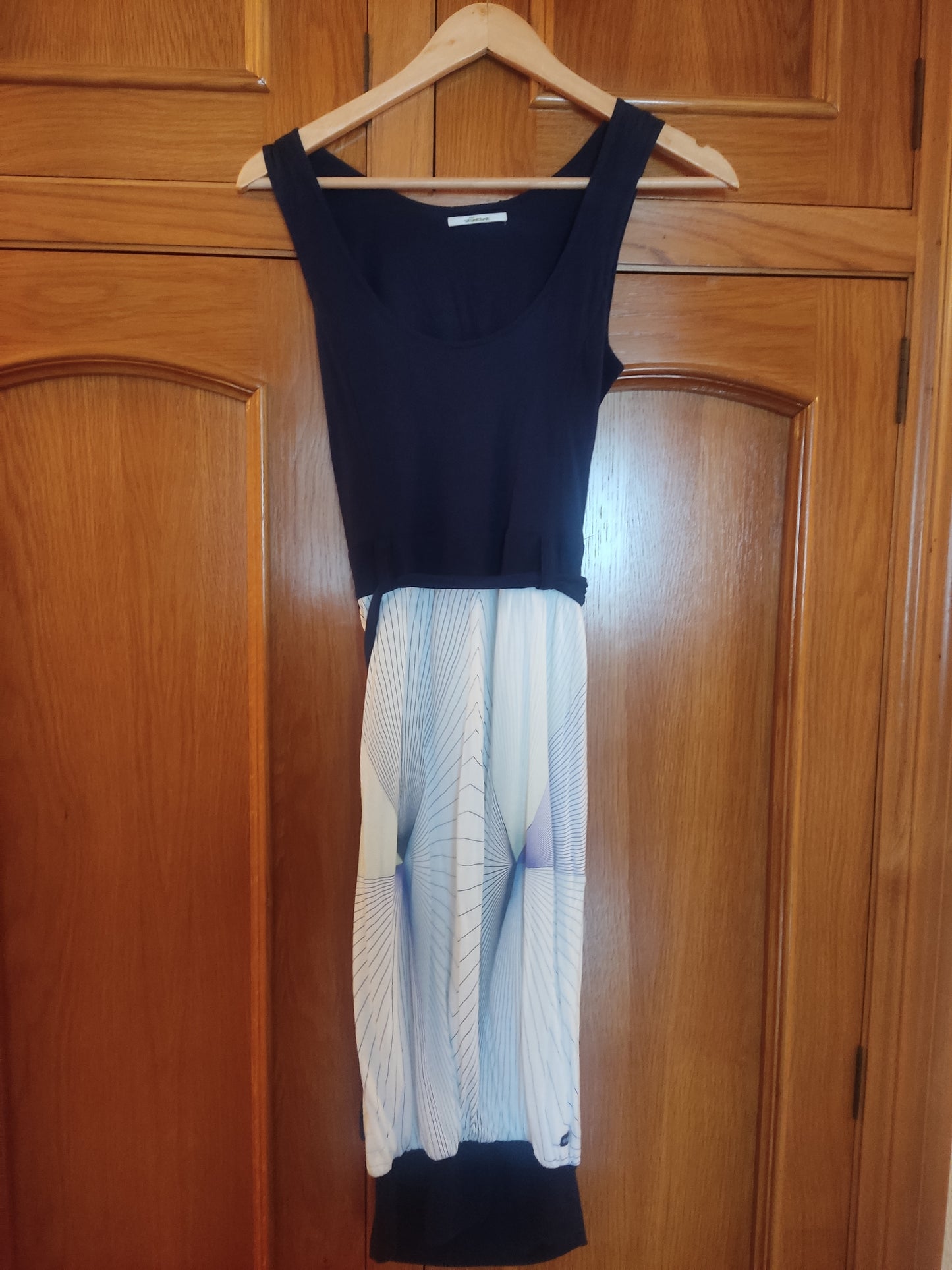 Robe blanche et bleue