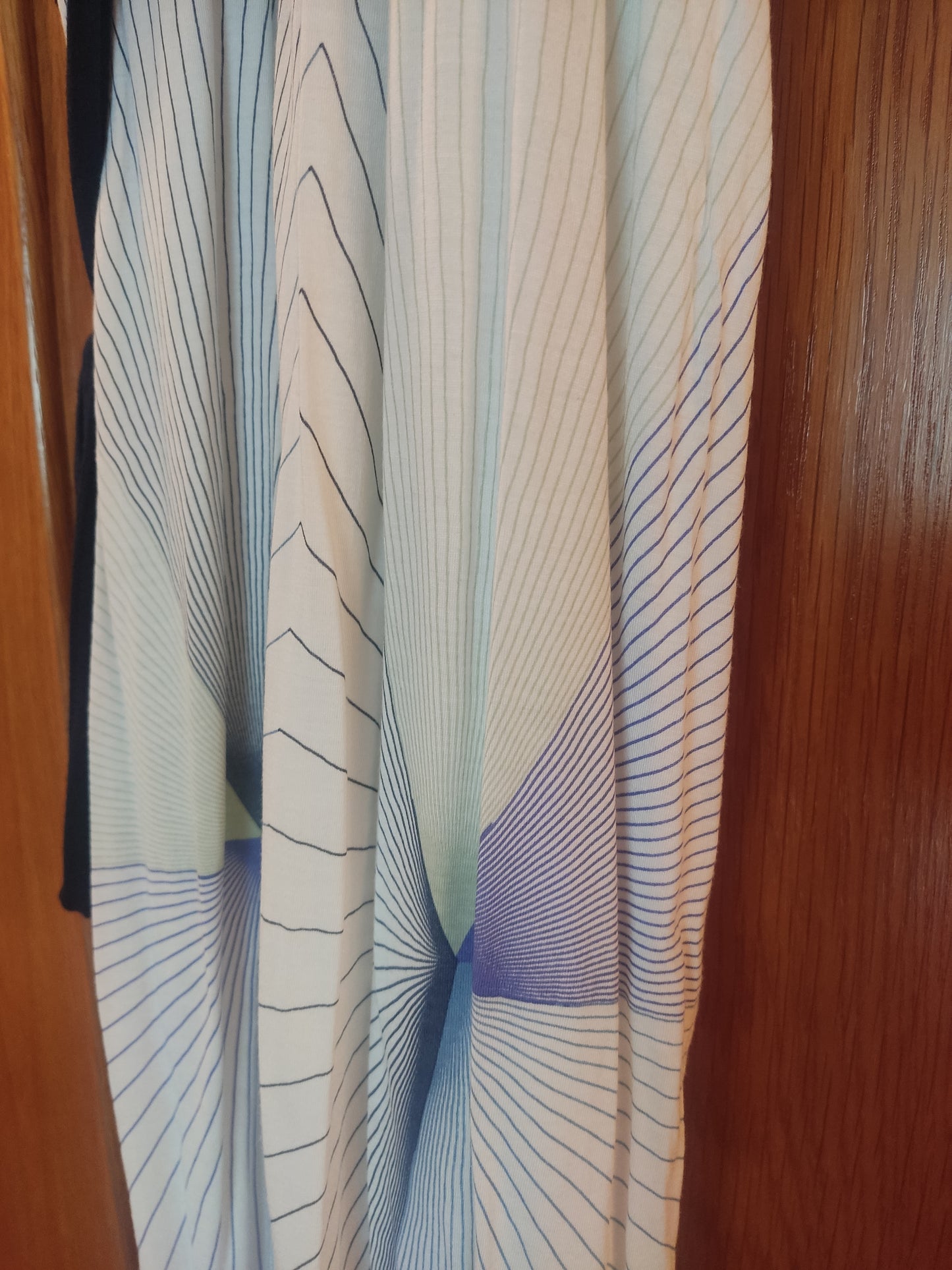 Robe blanche et bleue
