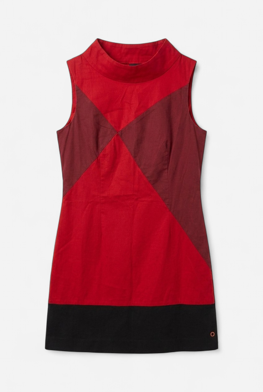 Robe colorblock rouge et noire à col bénitier