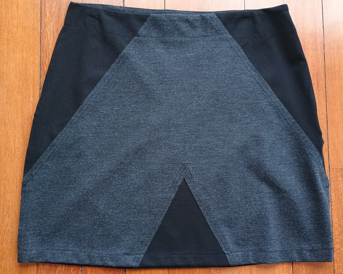 Jupe courte gris/noir élastique