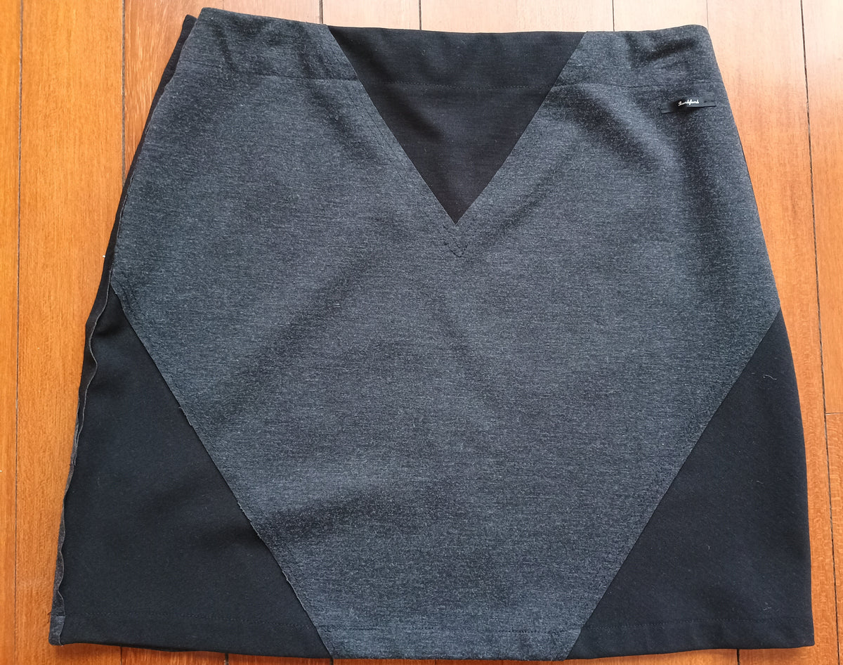 Jupe courte gris/noir élastique