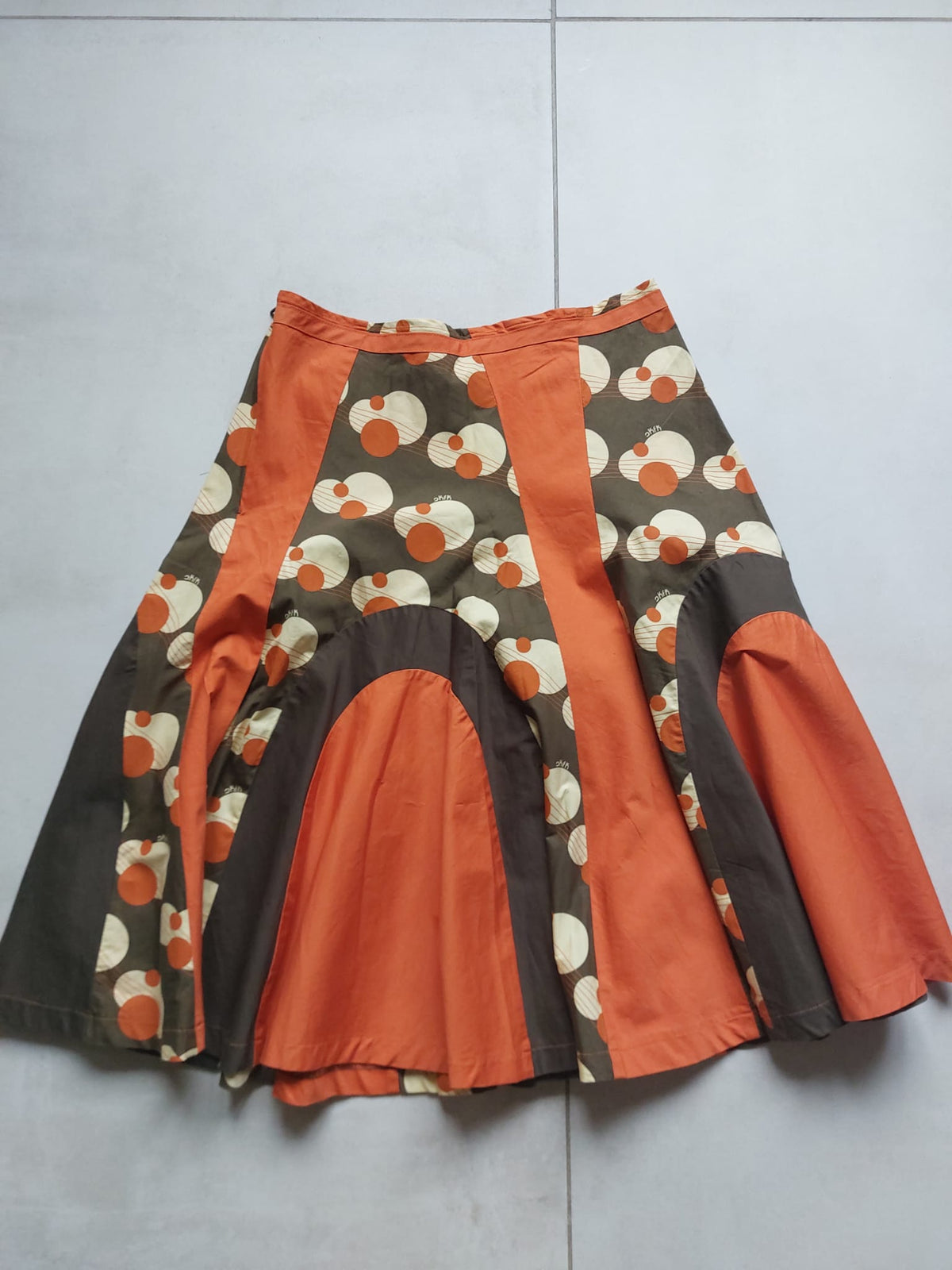 Jupe orange, marron à motifs