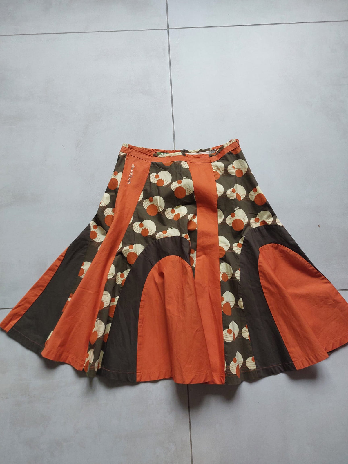 Jupe orange, marron à motifs