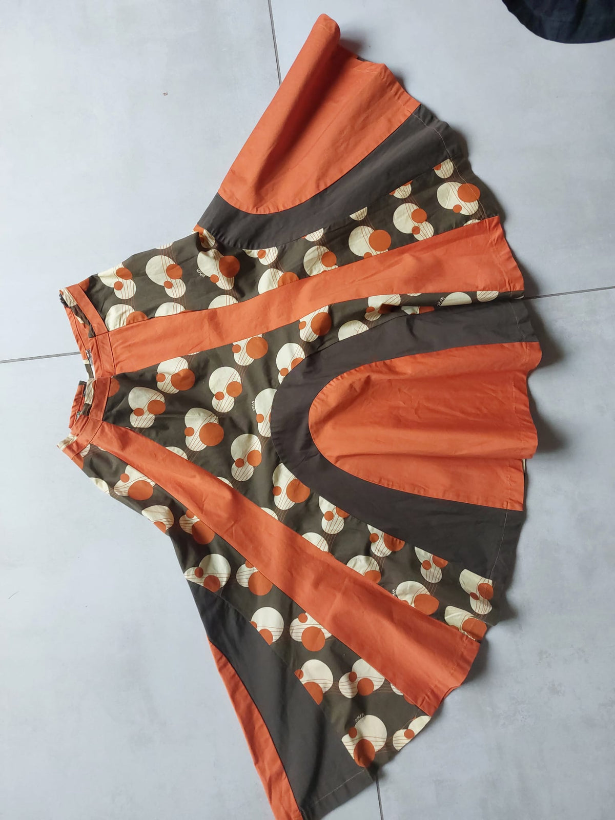 Jupe orange, marron à motifs