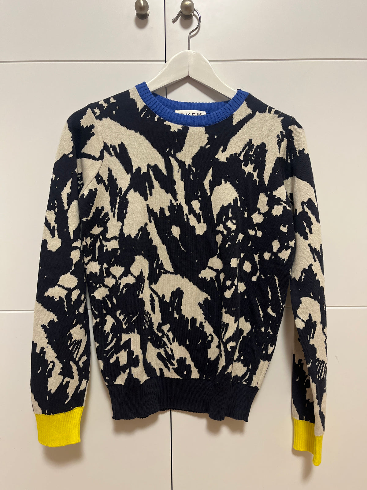 Iradi-G Sweater