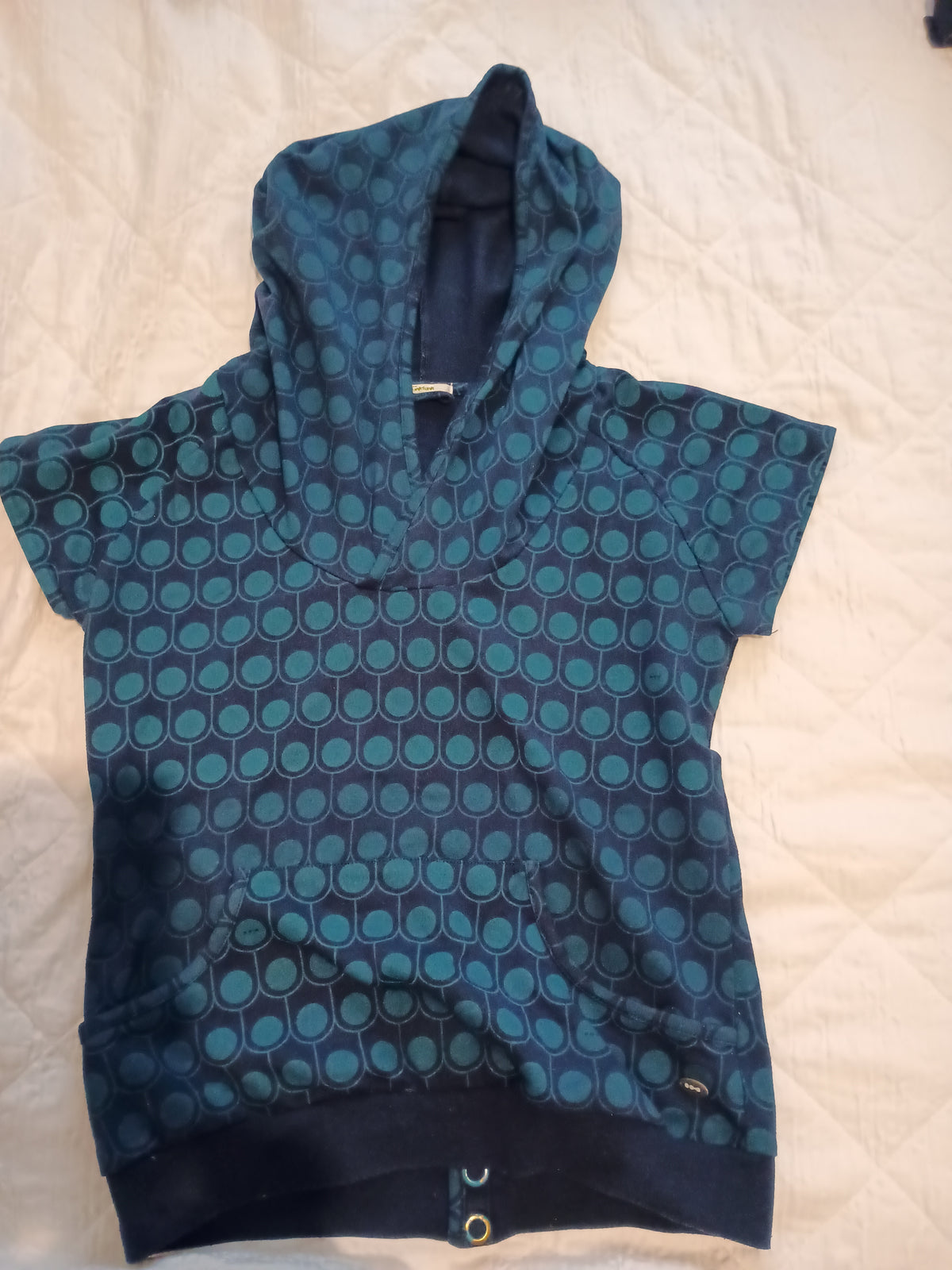 Maglia a maniche corte con cappuccio