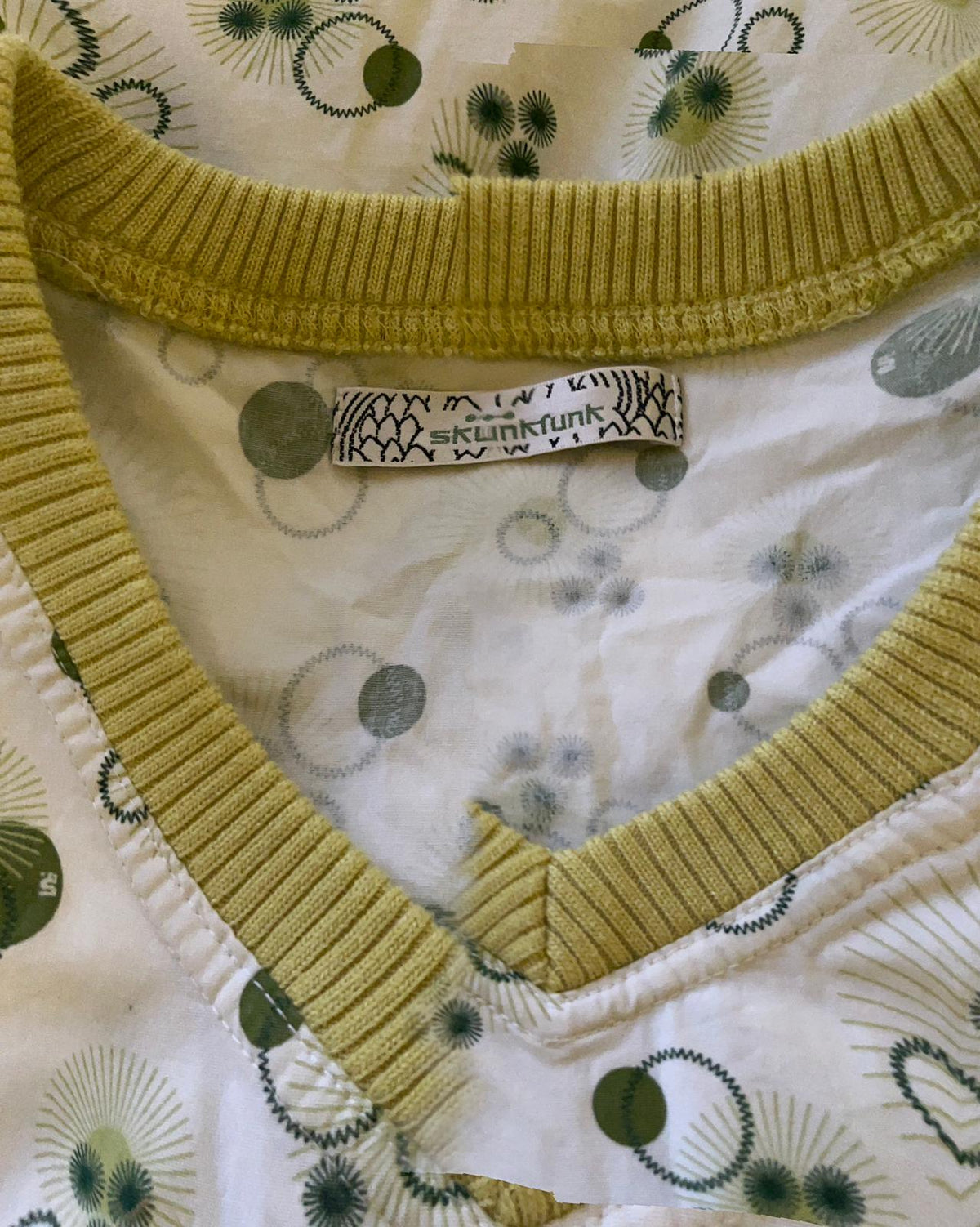 Vestido de verano blanco y verde