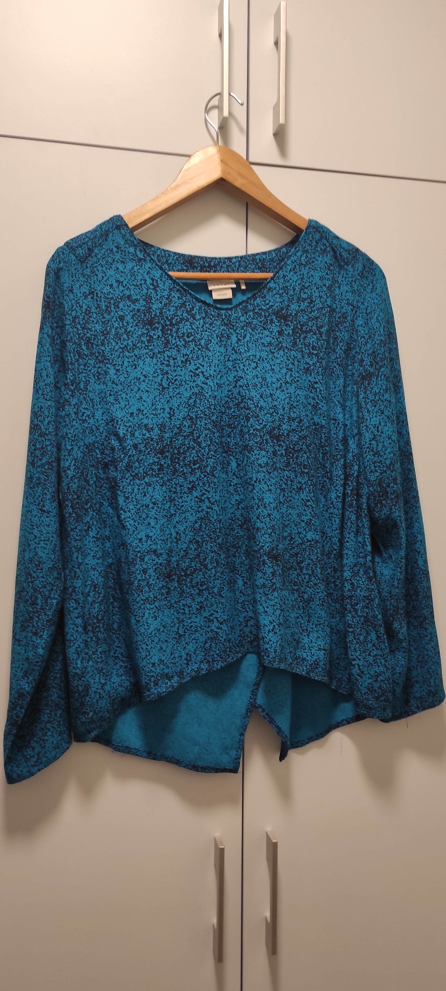 Camisa con abertura en la espalda