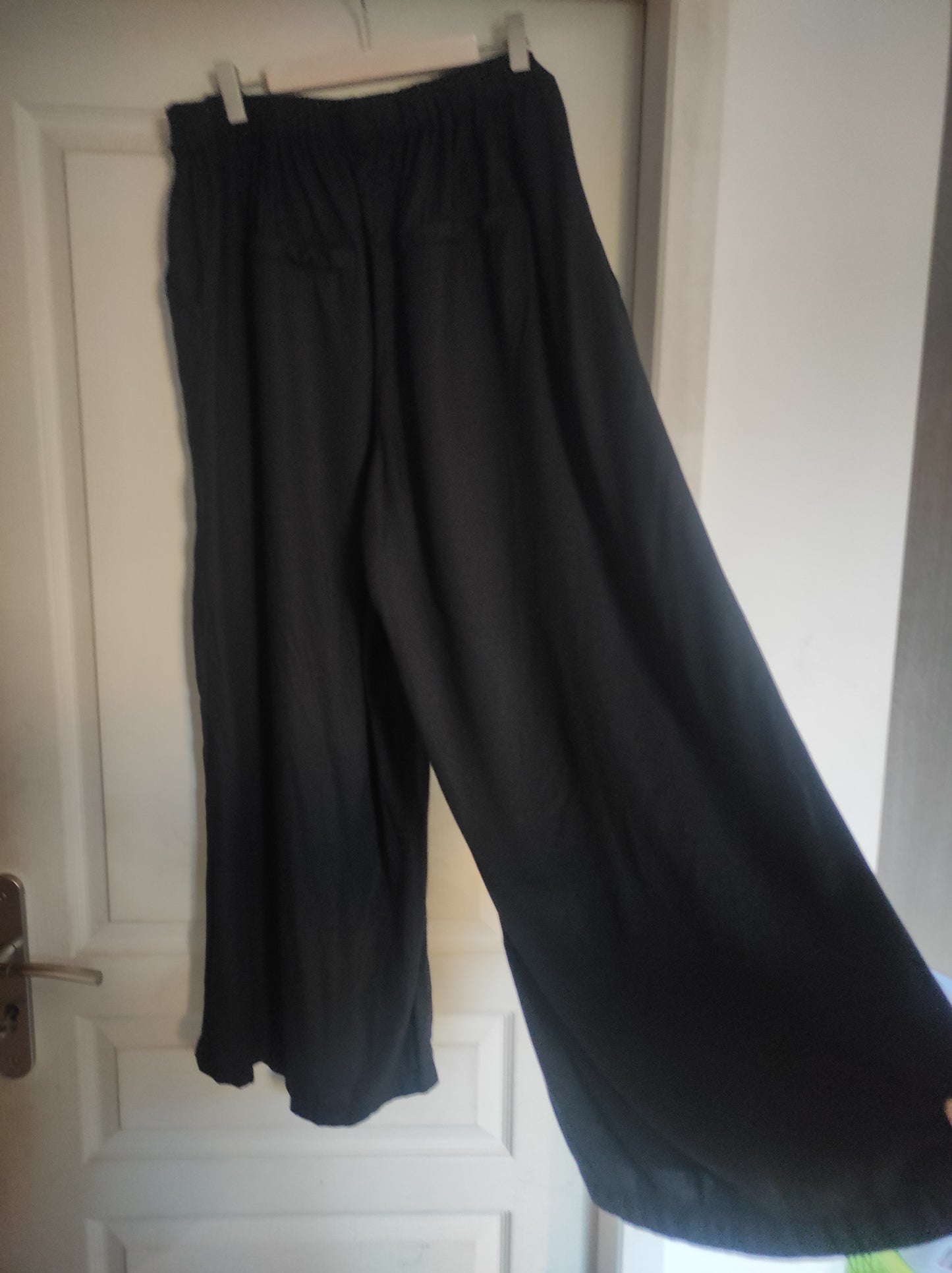 Pantalón modelo negro DONA