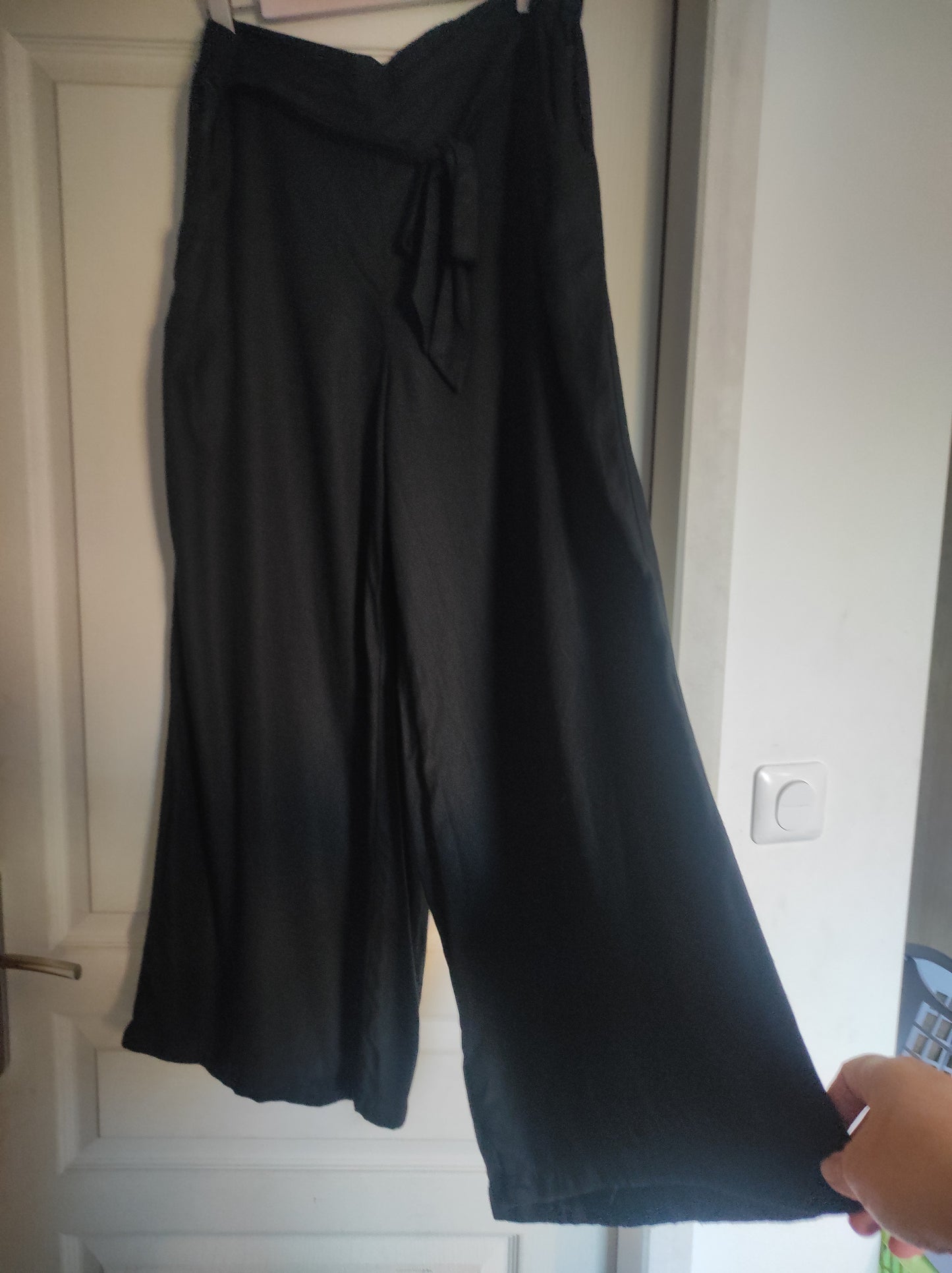 Pantalón modelo negro DONA