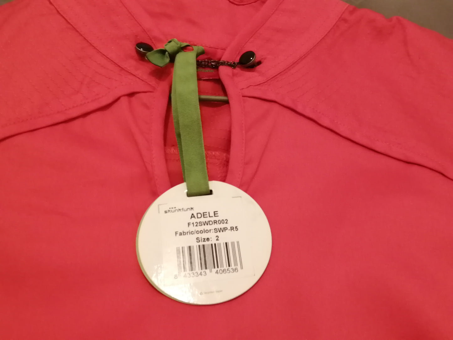 Vestido rojo con cuello Mao