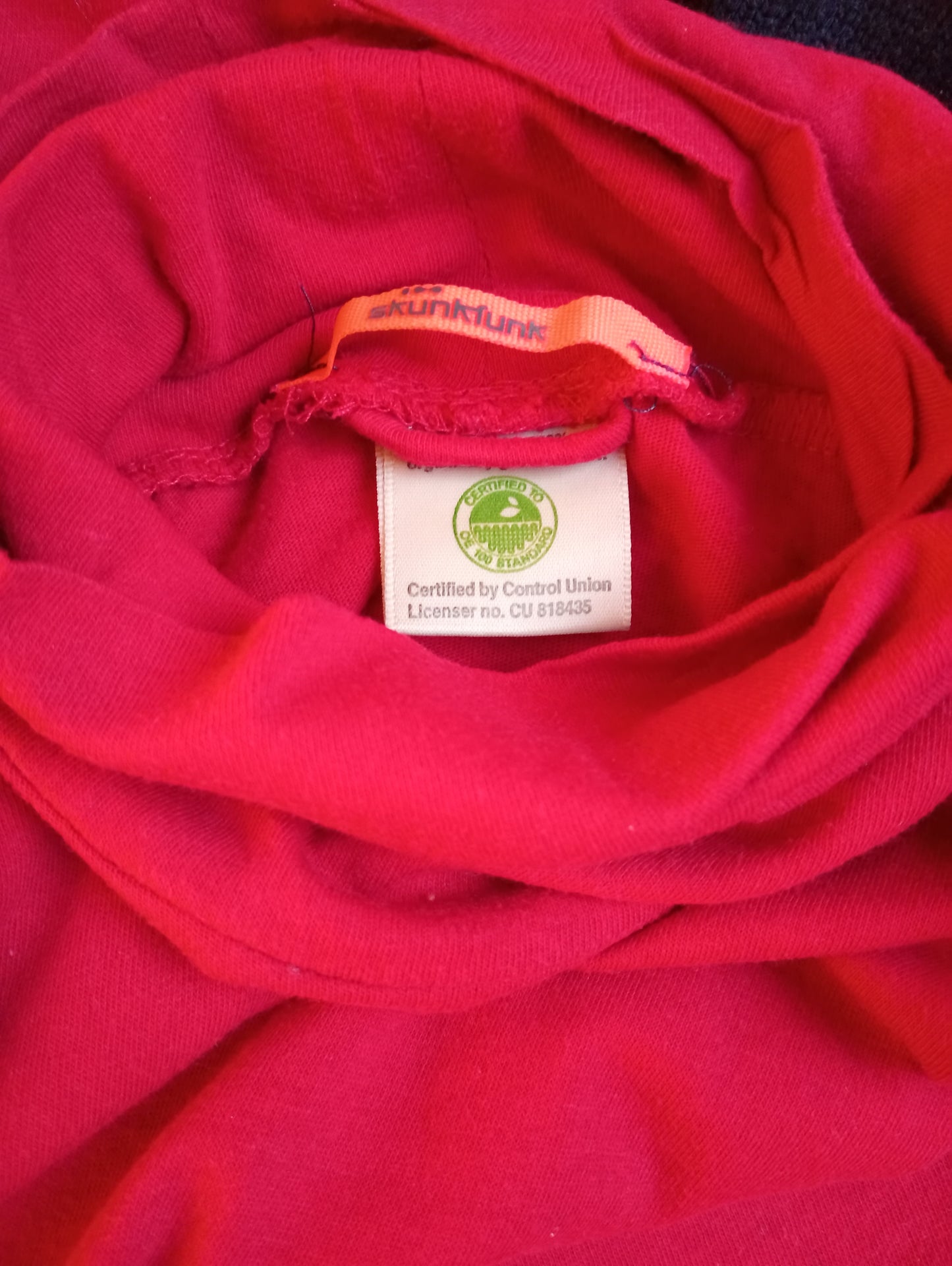 Camiseta cuello alto roja