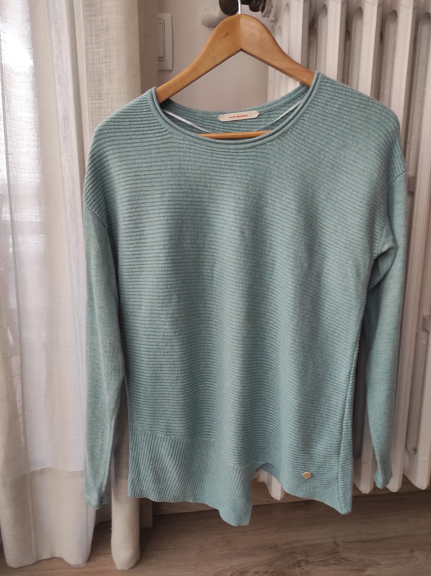 Jersey con cintura asimétrica