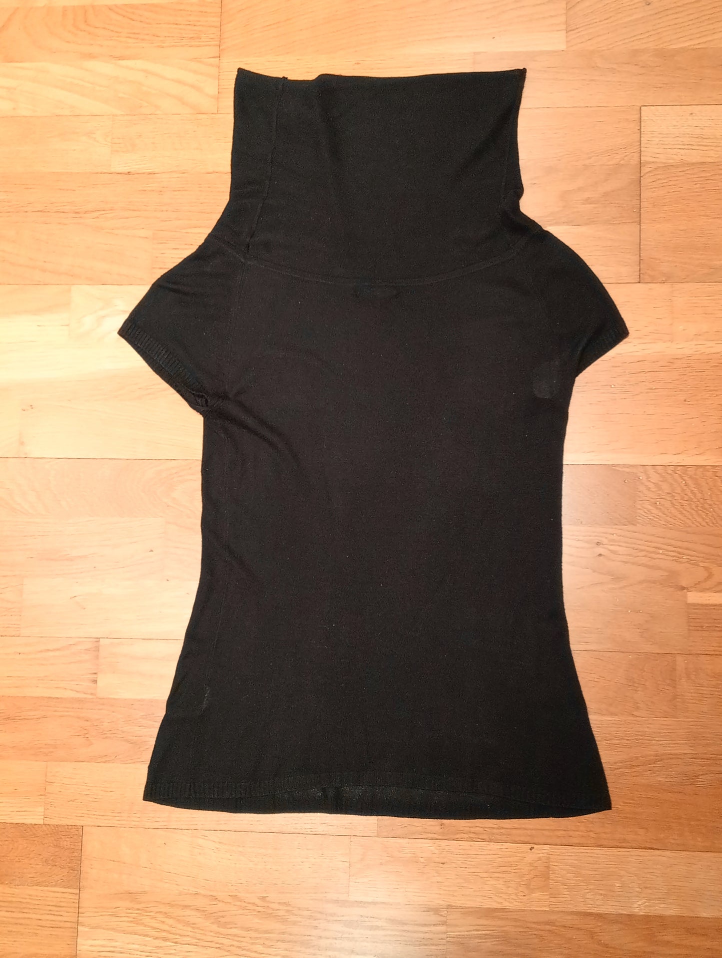 Jersey fino negro cuello chimenea