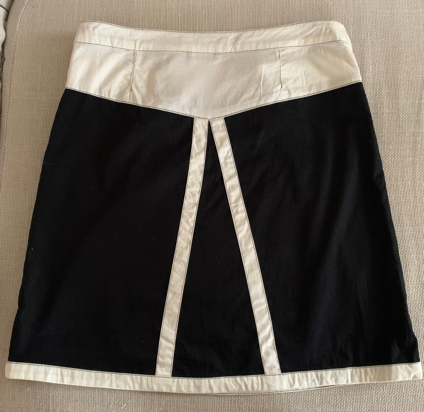 Falda bicolor negra y blanca