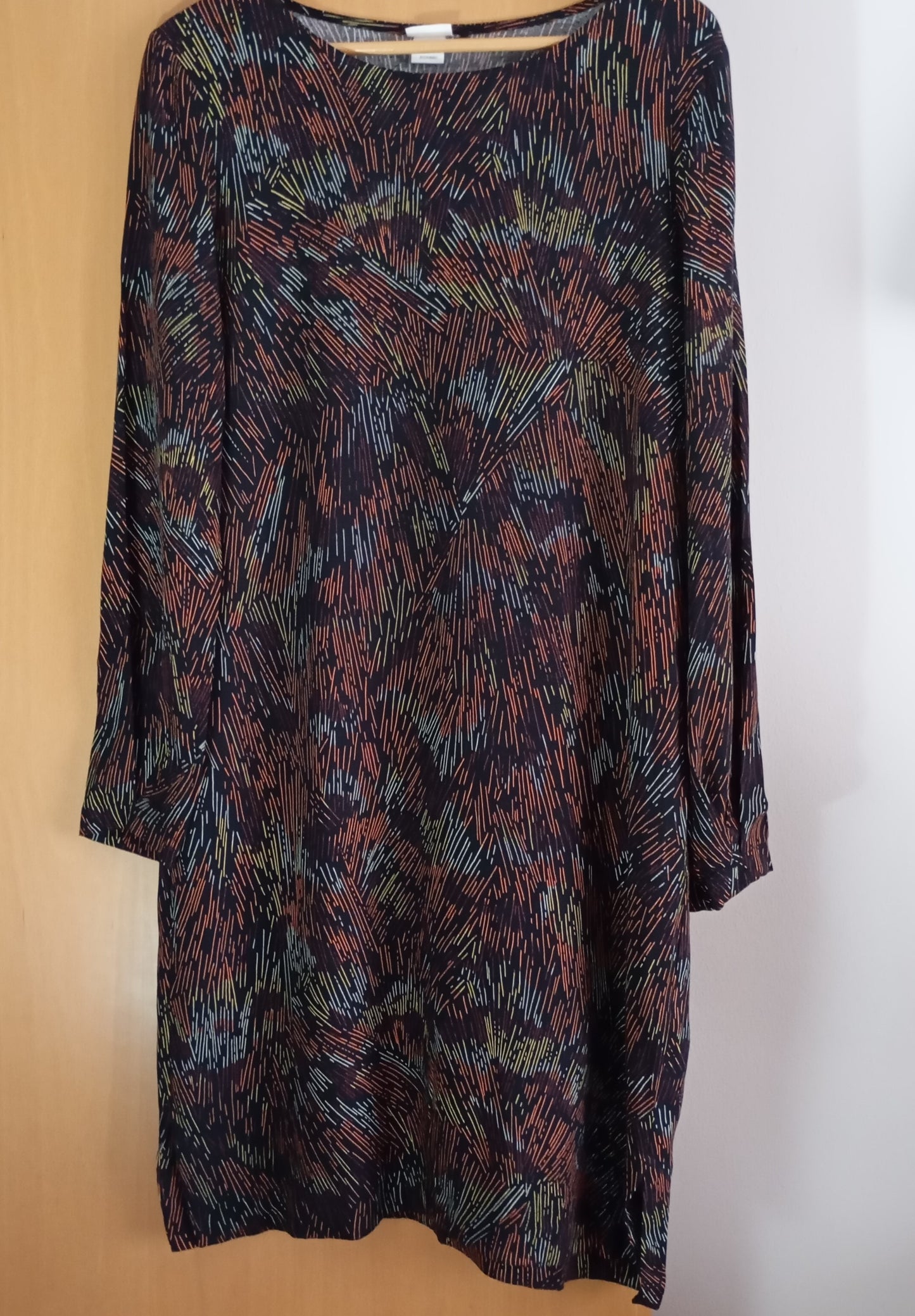 Bonito vestido manga larga, nuevo.