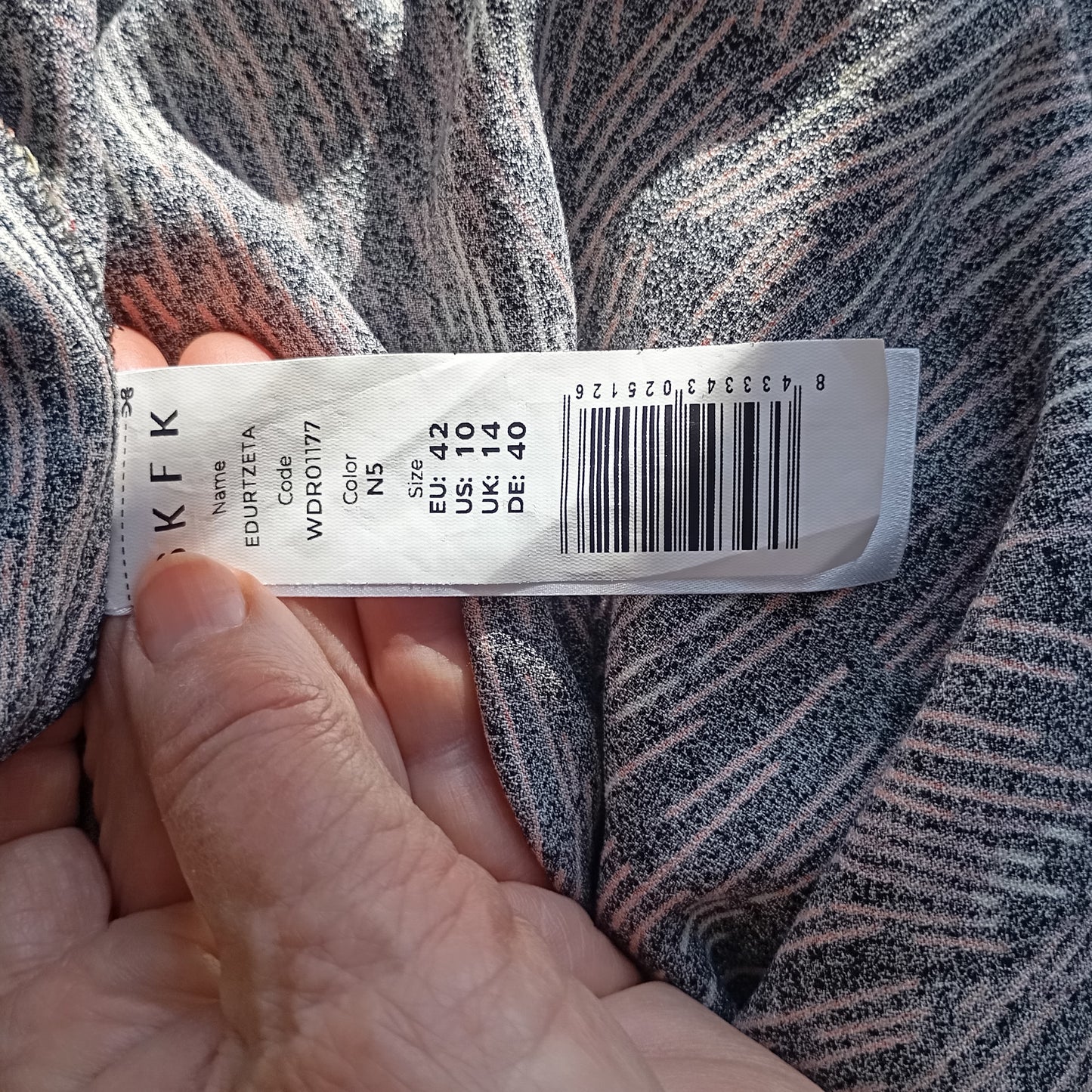 Bonito vestido manga larga, nuevo.