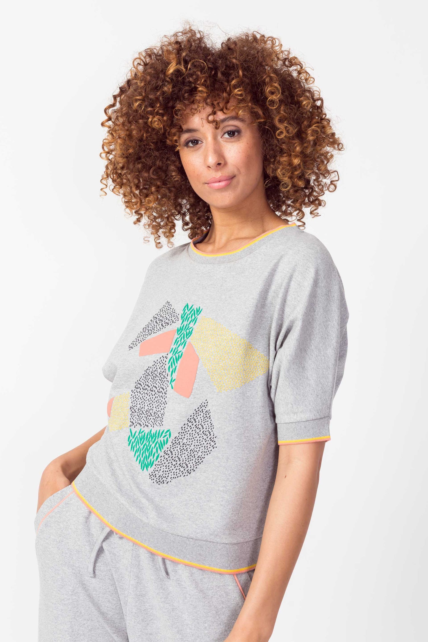HERA WOMEN SWEATER