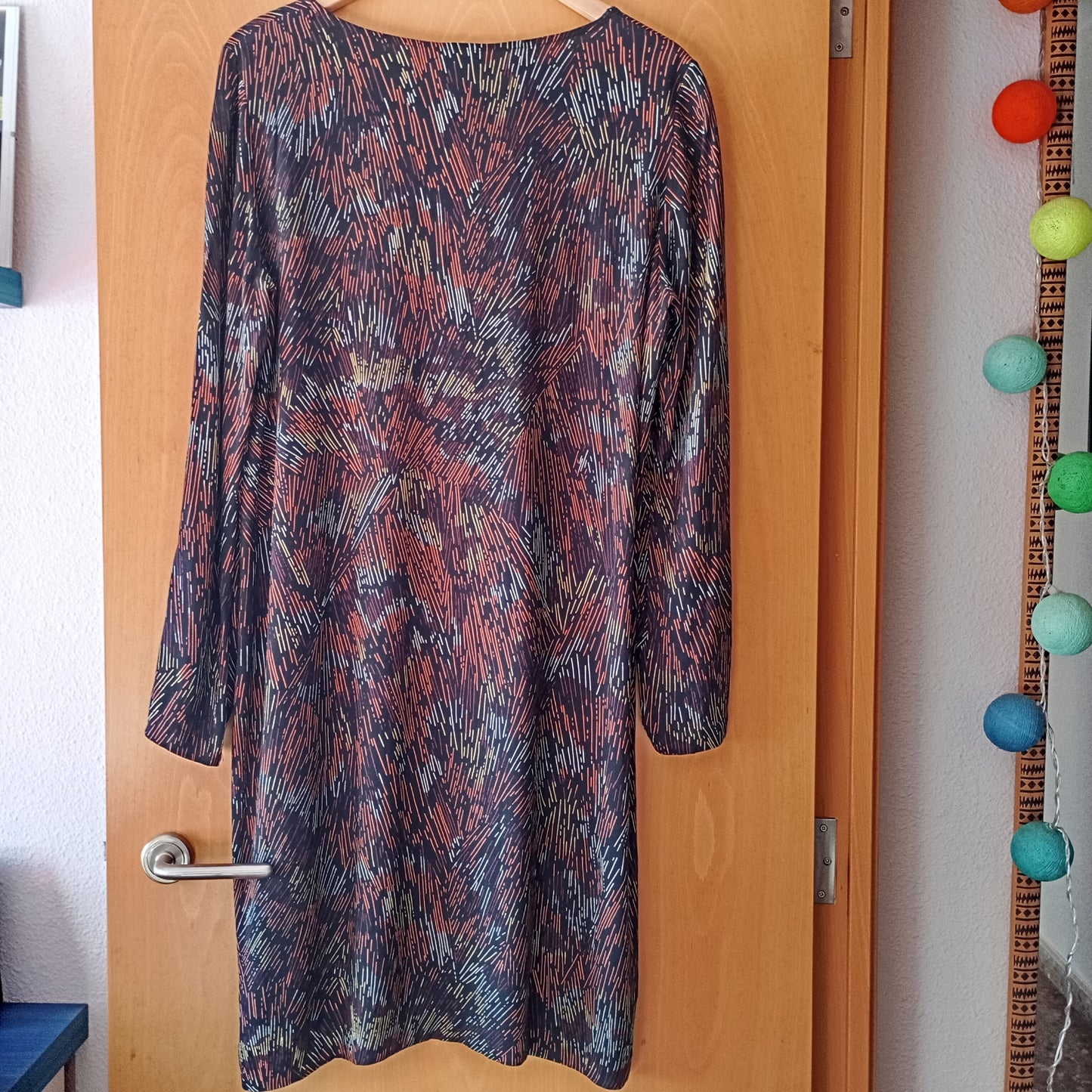 Bonito vestido manga larga, nuevo.